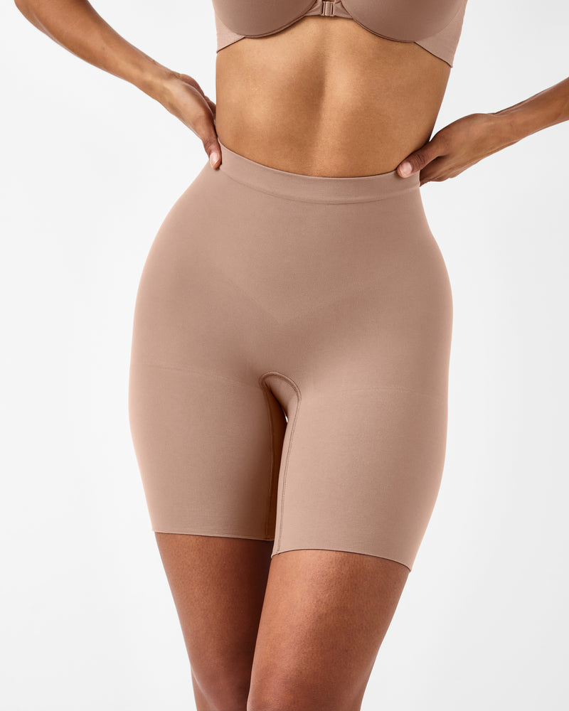 Mid-Thigh Short